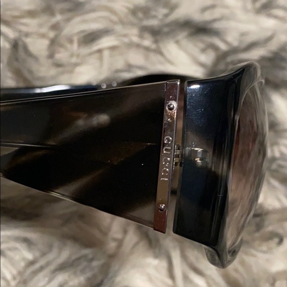 Donated - Authentic Gucci Women’s Sunglasses - Picture 4 of 8